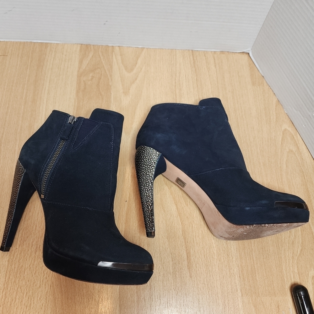 Herve Leger Navy Blue Suede‎ 5" Platform Gunmetal heel booties size 8.5M